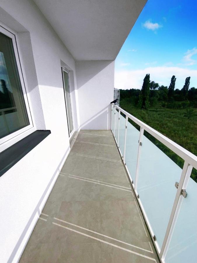 Elegant 1-Bedroom Flat With Balcony Near Breslavia Exterior foto