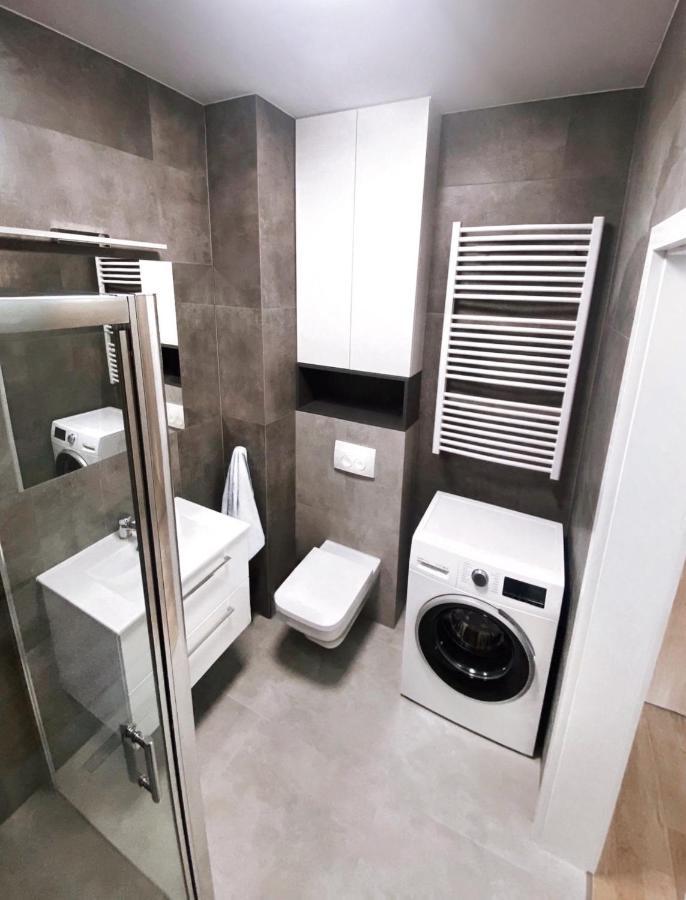 Elegant 1-Bedroom Flat With Balcony Near Breslavia Exterior foto
