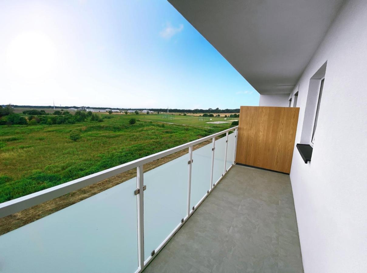 Elegant 1-Bedroom Flat With Balcony Near Breslavia Exterior foto